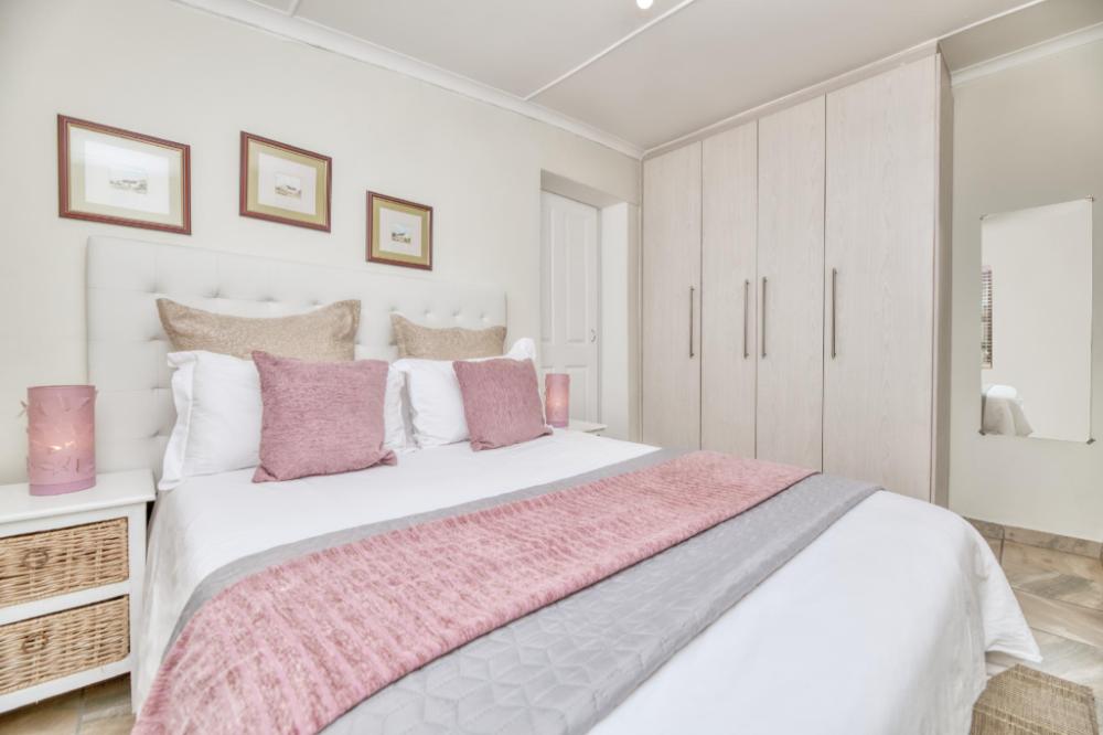 lands edge struisbaai