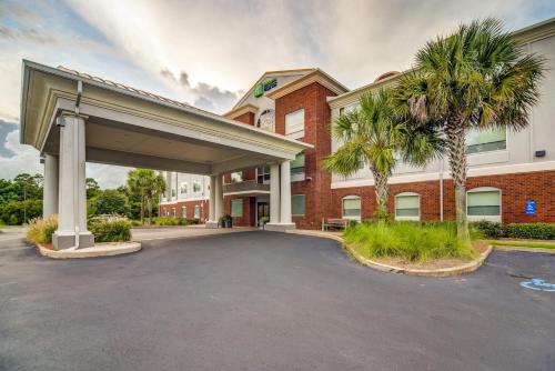 holiday inn express and suites foley by ihg