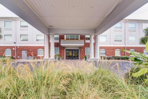 holiday inn express and suites foley by ihg