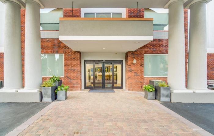 holiday inn express and suites foley by ihg