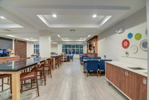 holiday inn express and suites foley by ihg