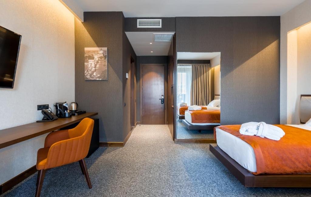 bridge hotel