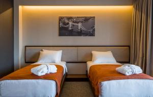 bridge hotel