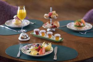 querencia de sevilla autograph collection