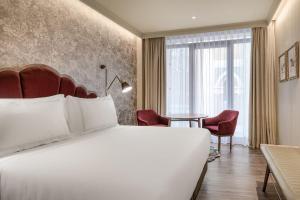 querencia de sevilla autograph collection