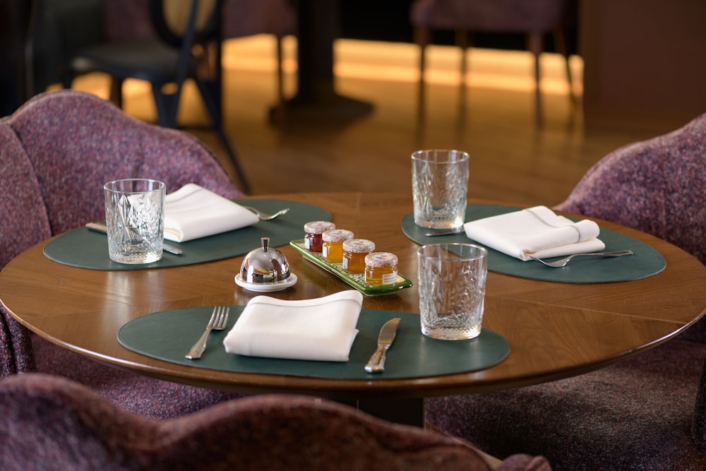 querencia de sevilla autograph collection