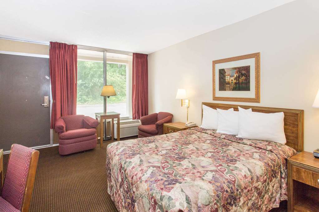 days inn by wyndham dubuque