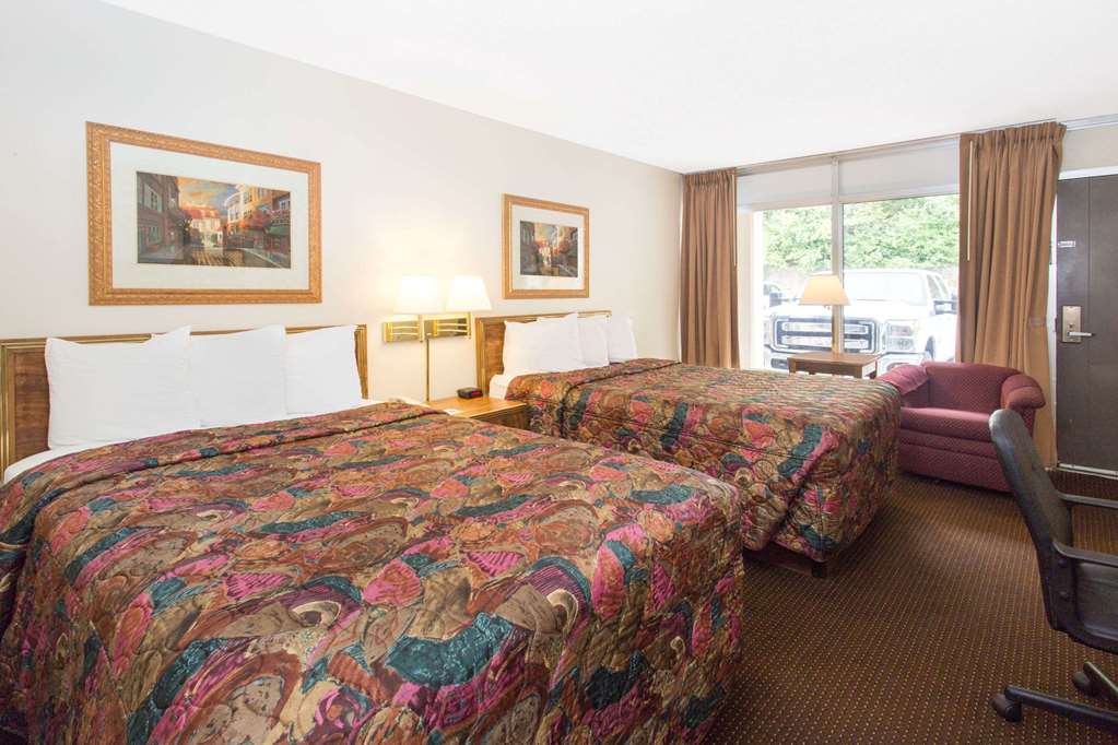 days inn by wyndham dubuque