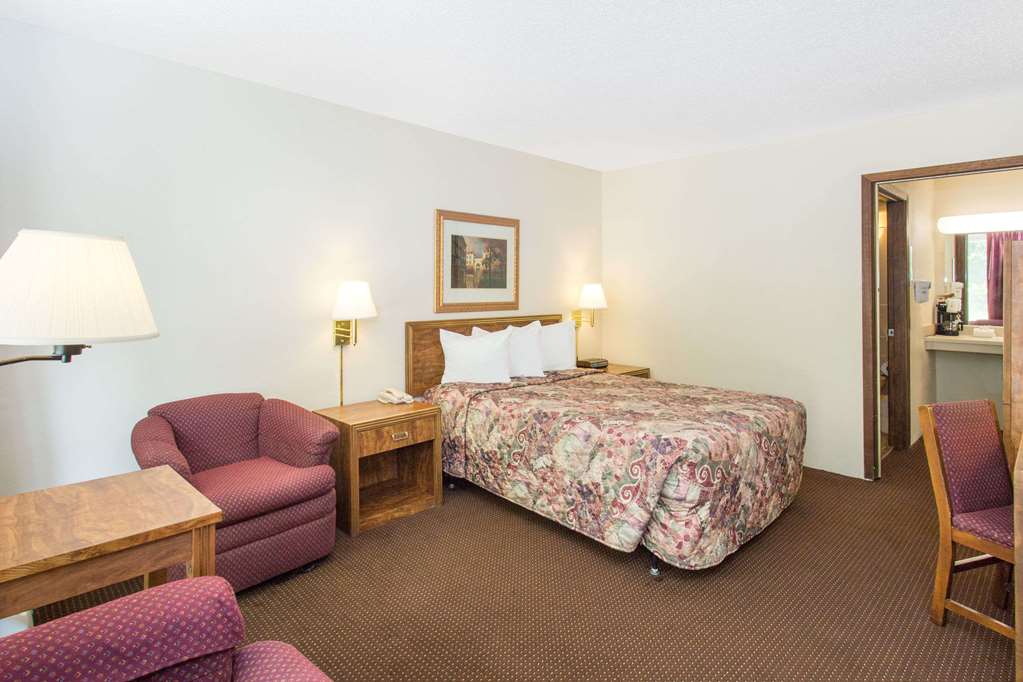 days inn by wyndham dubuque