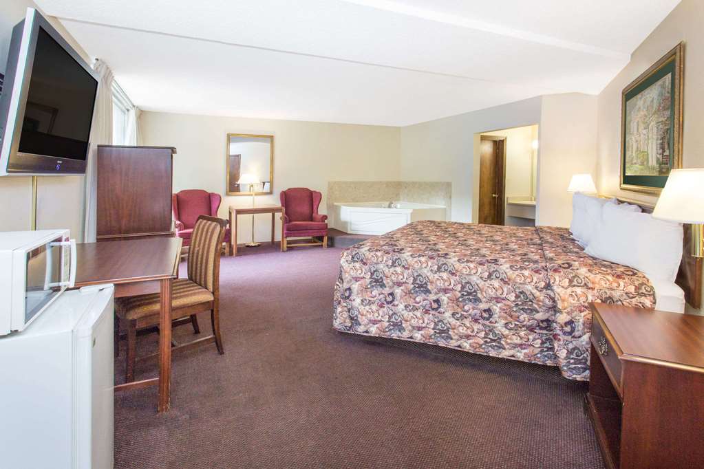 days inn by wyndham dubuque
