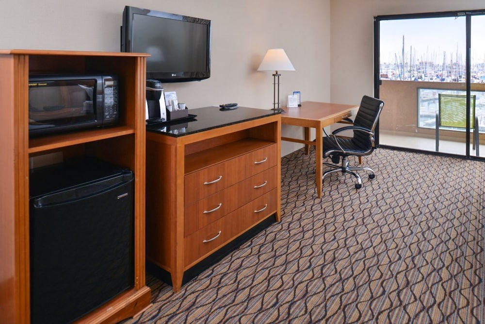 holiday inn express hotel and suites ventura by ihg