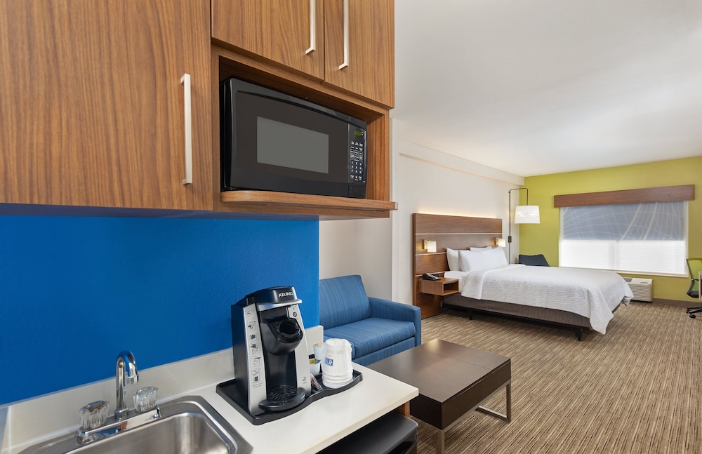holiday inn express and suites birmingham inverness 280