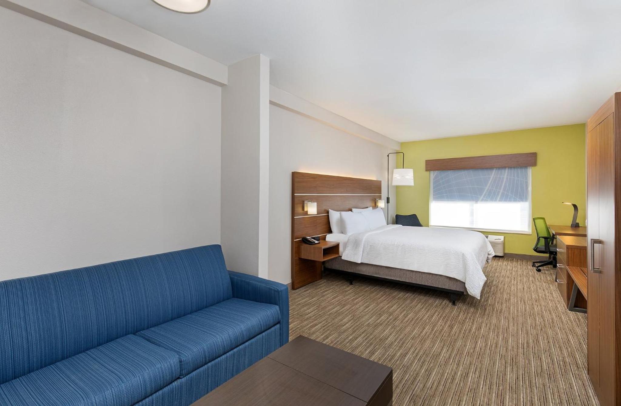 holiday inn express and suites birmingham inverness 280