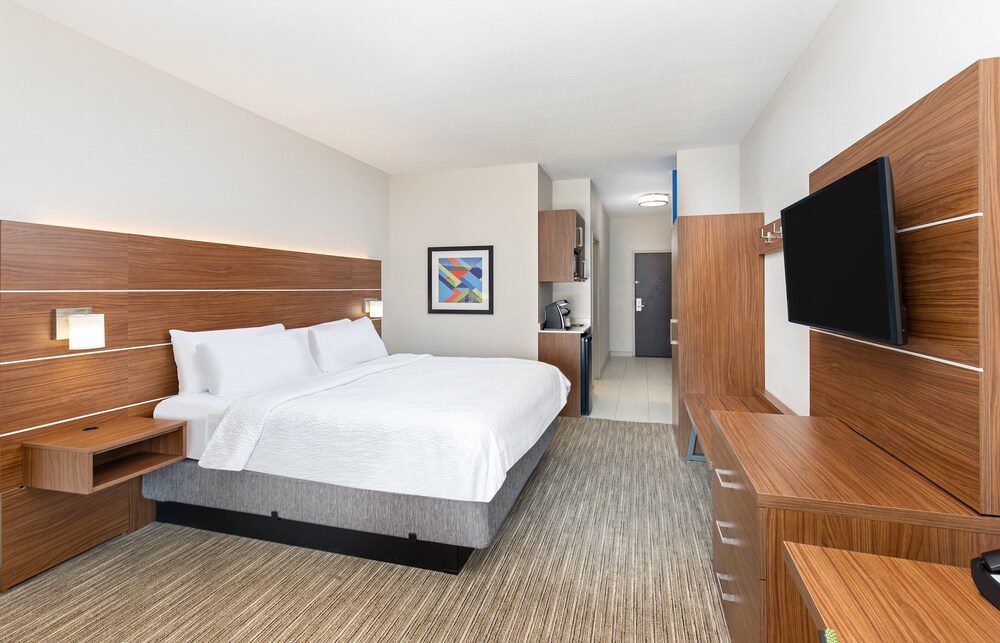 holiday inn express and suites birmingham inverness 280