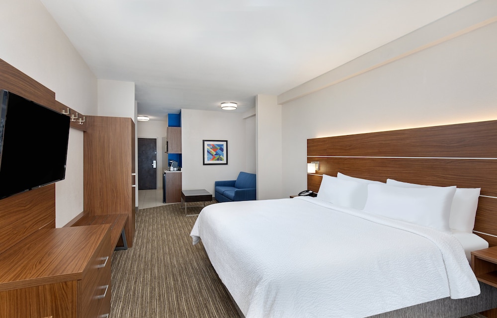 holiday inn express and suites birmingham inverness 280