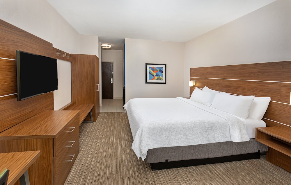 holiday inn express and suites birmingham inverness 280
