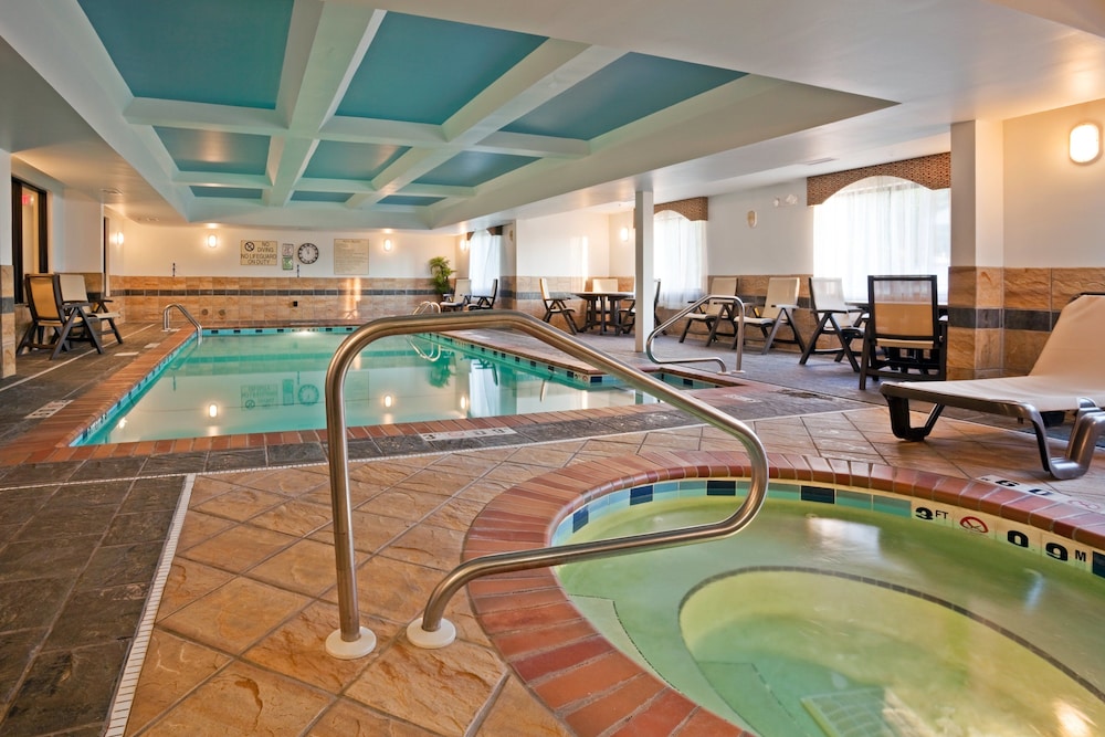 holiday inn express and suites birmingham inverness 280