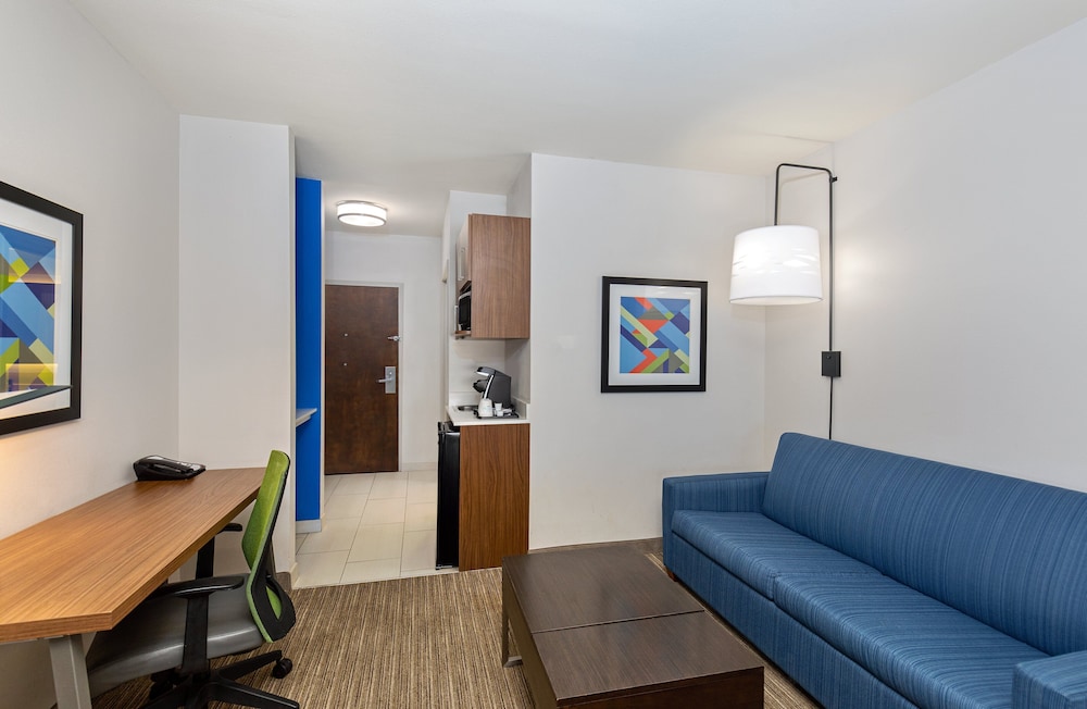 holiday inn express and suites birmingham inverness 280