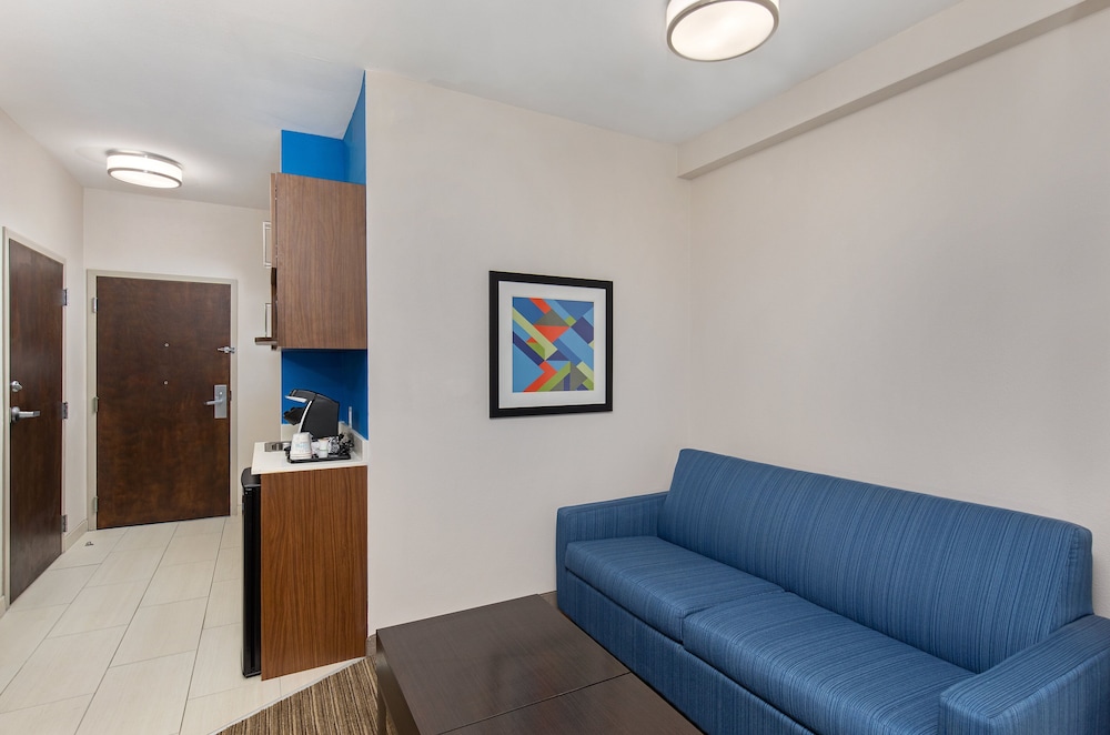 holiday inn express and suites birmingham inverness 280