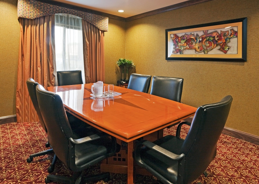 holiday inn express and suites birmingham inverness 280