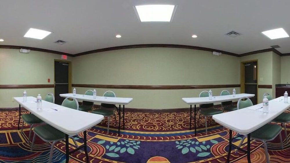 holiday inn express and suites birmingham inverness 280