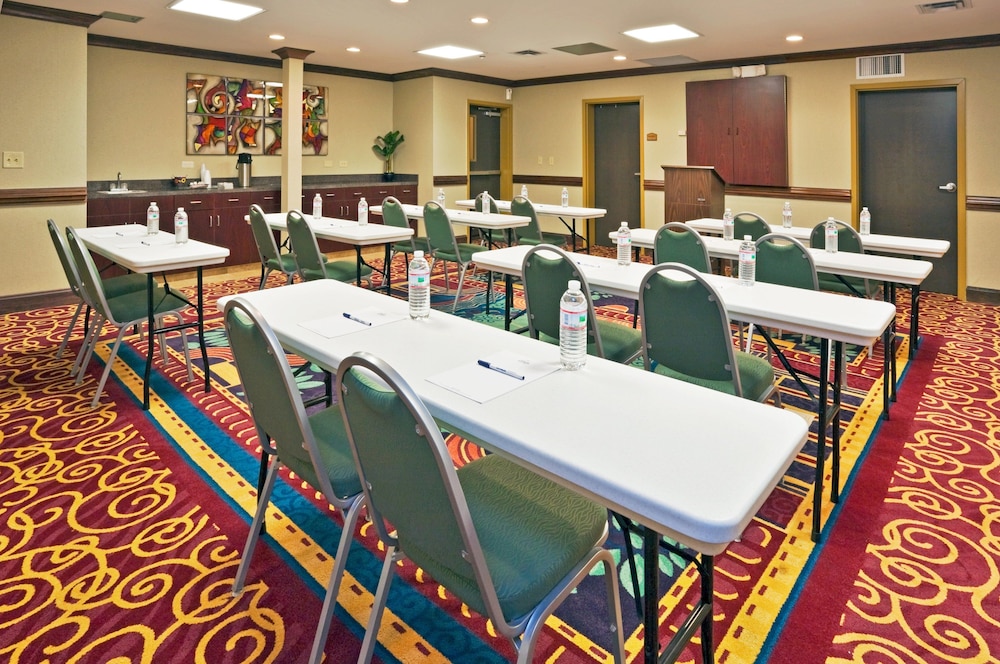 holiday inn express and suites birmingham inverness 280