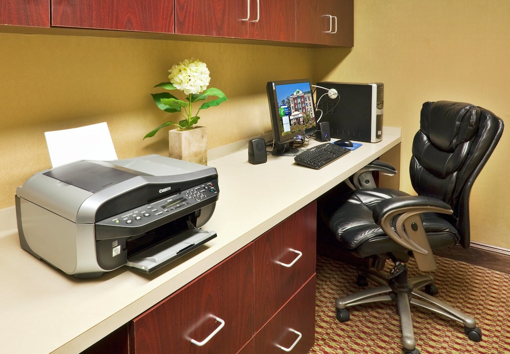 holiday inn express and suites birmingham inverness 280