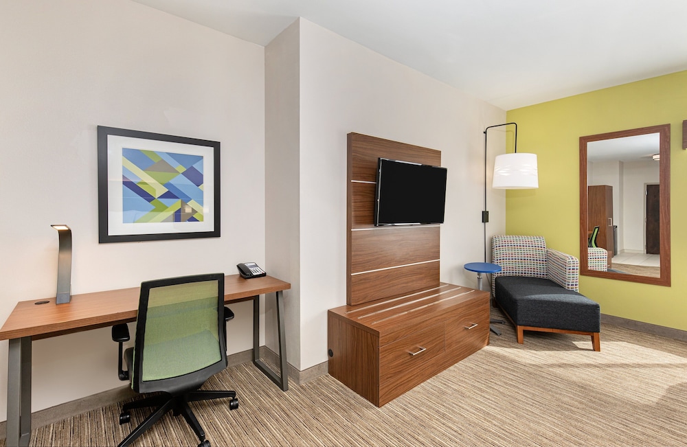 holiday inn express and suites birmingham inverness 280