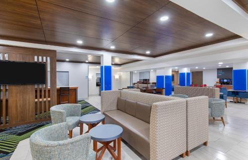 holiday inn express and suites birmingham inverness 280