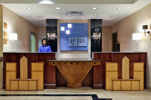 holiday inn express and suites birmingham inverness 280