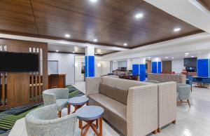 holiday inn express and suites birmingham inverness 280