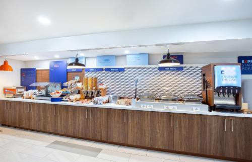 holiday inn express and suites birmingham inverness 280