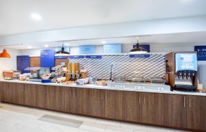 holiday inn express and suites birmingham inverness 280