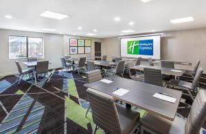 holiday inn express and suites birmingham inverness 280