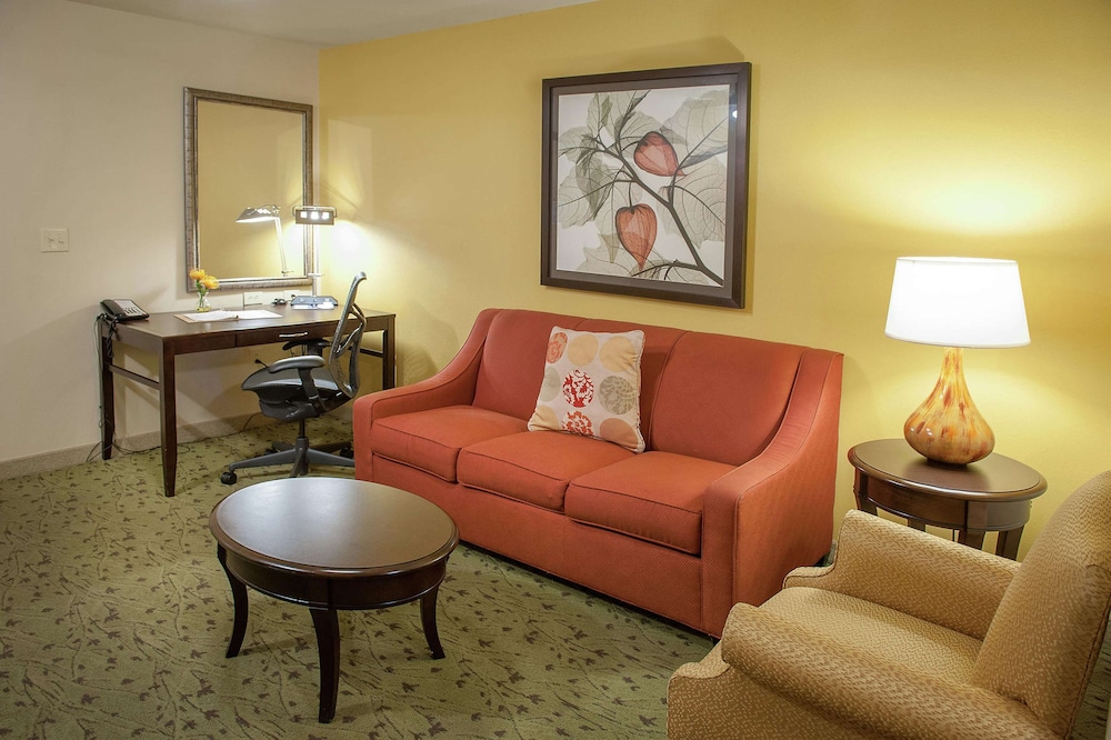 hilton garden inn pensacola airport medical center