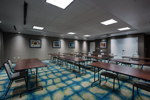 holiday inn express hotel and suites carlisle harrisburg area by ihg