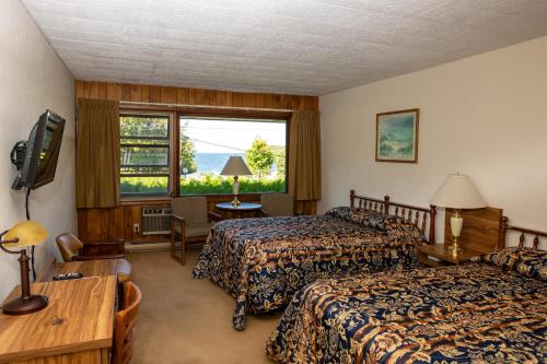 hillside inn