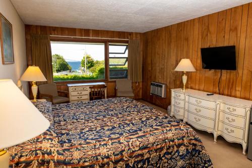 hillside inn