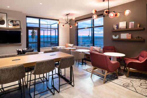 atwell suites denver airport tower road an ihg hotel