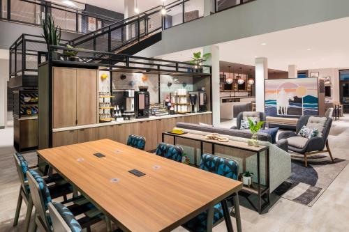 atwell suites denver airport tower road an ihg hotel