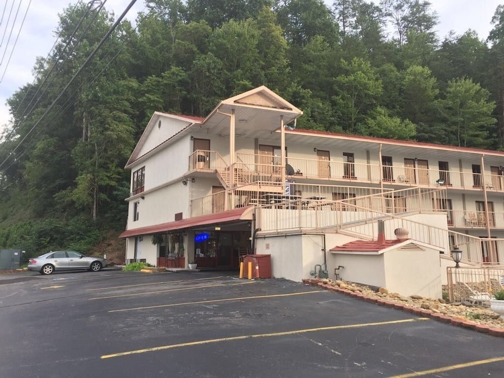 bear mount inn and suites