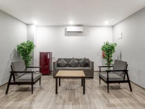 Super Townhouse Rcc Majestic 397 Lb Nagar,Plot 1, Sai Ram Nagar Colony, Champapet, Hyderabad,4 star