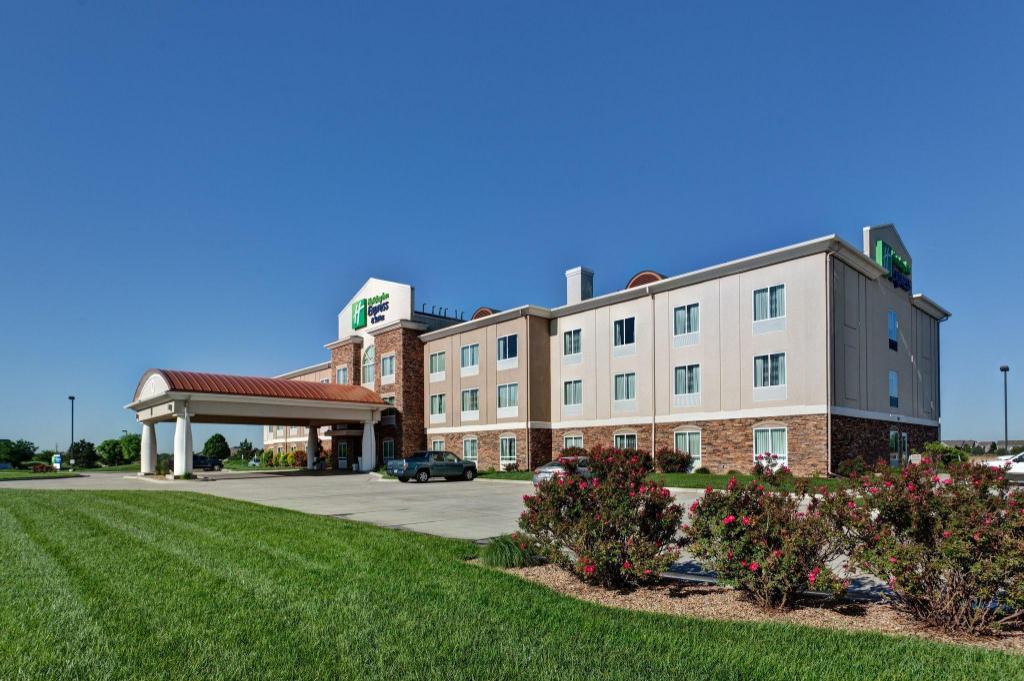 holiday inn express and suites wichita northwest by ihg