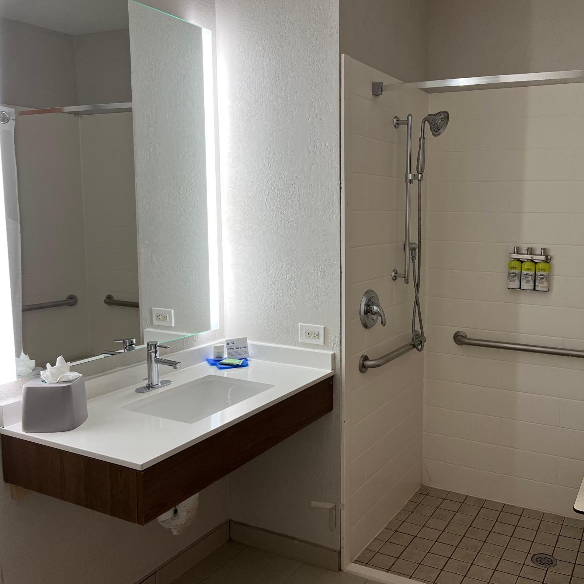 holiday inn express and suites waukegan by ihg