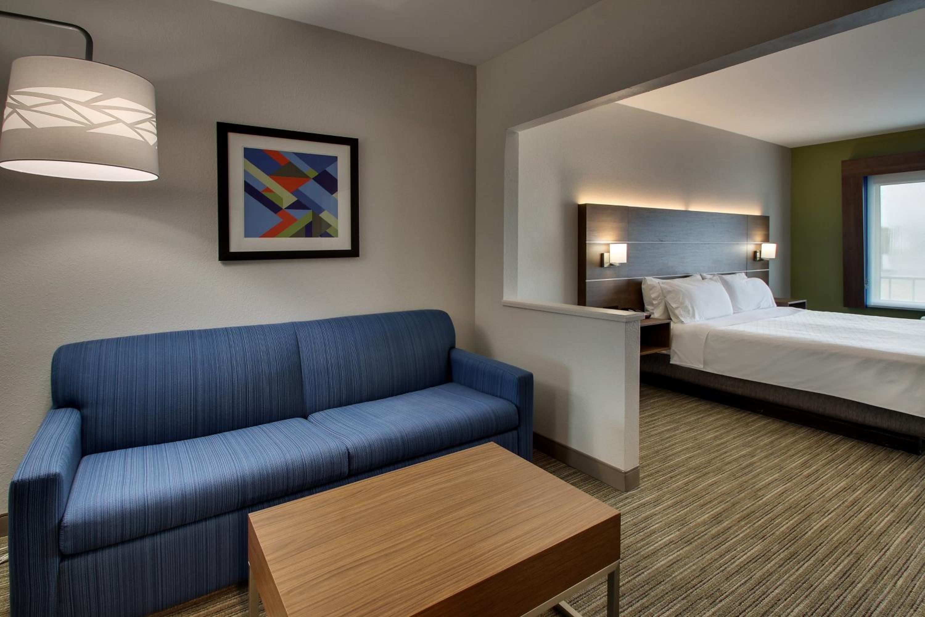 holiday inn express and suites waukegan by ihg