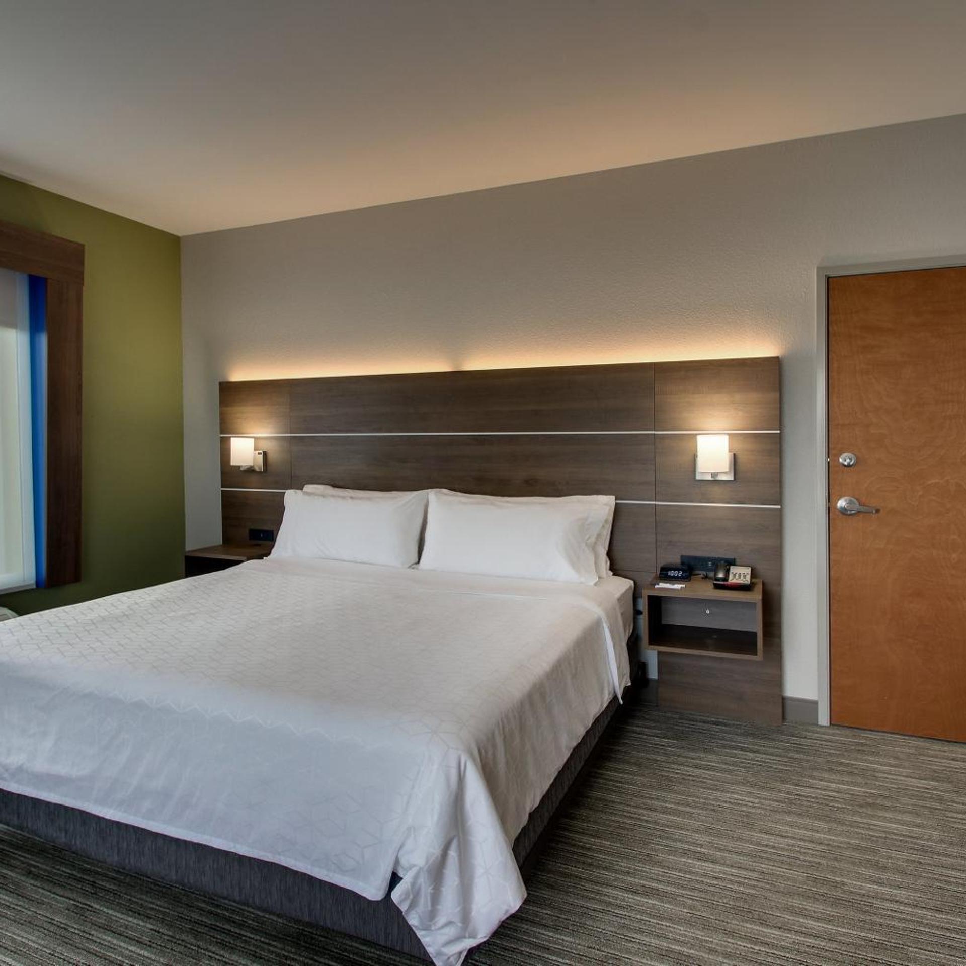 holiday inn express and suites waukegan by ihg
