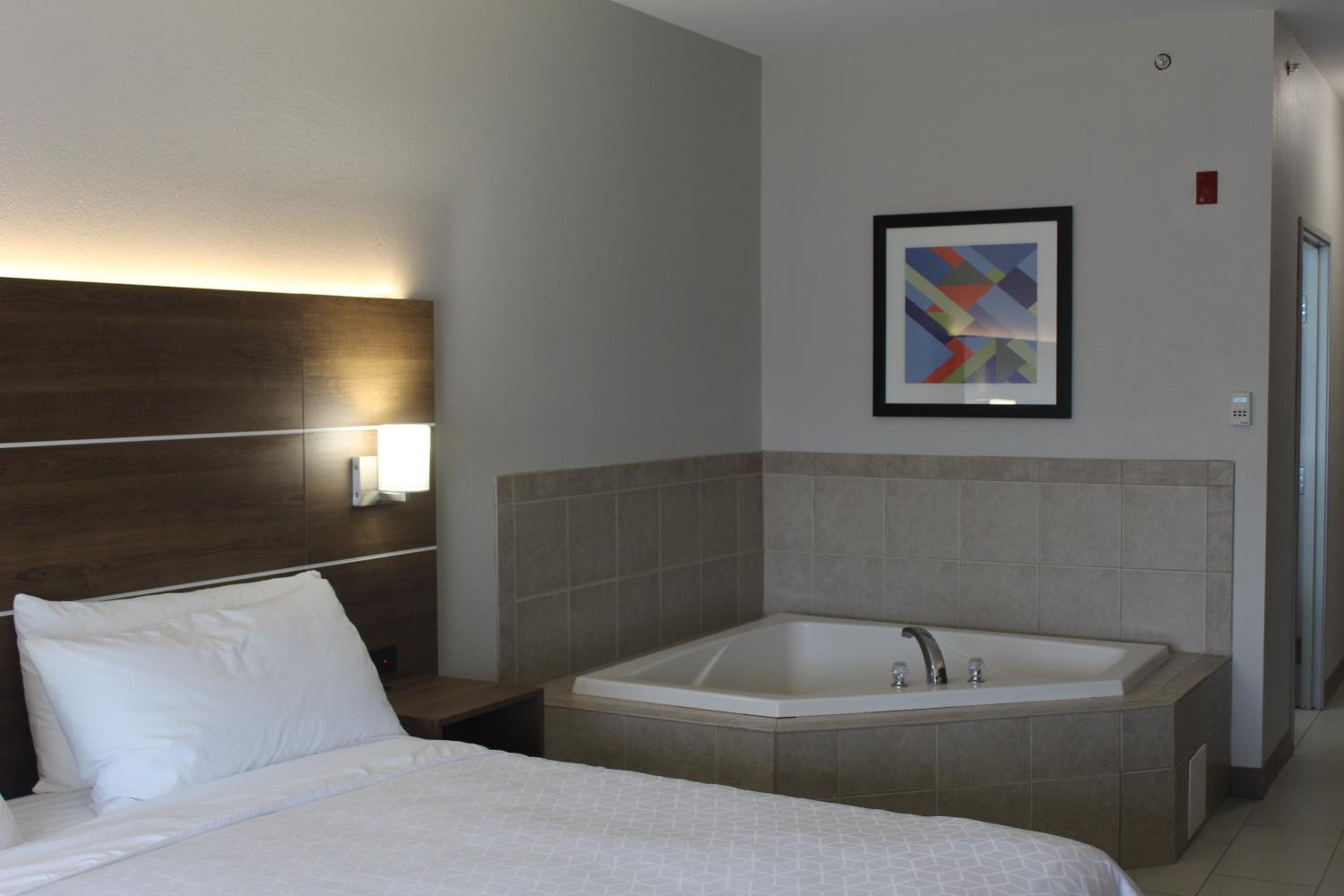 holiday inn express and suites waukegan by ihg