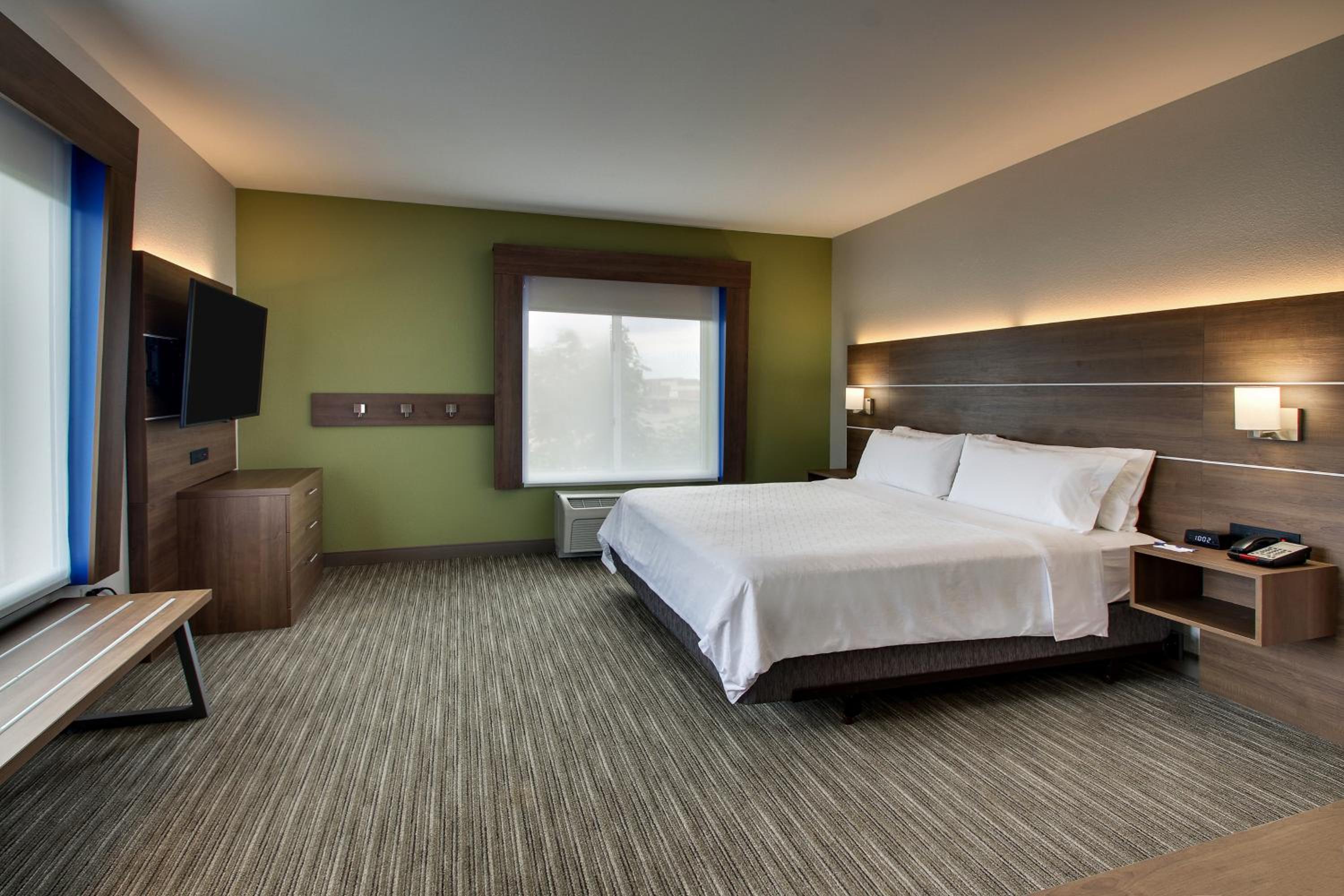 holiday inn express and suites waukegan by ihg