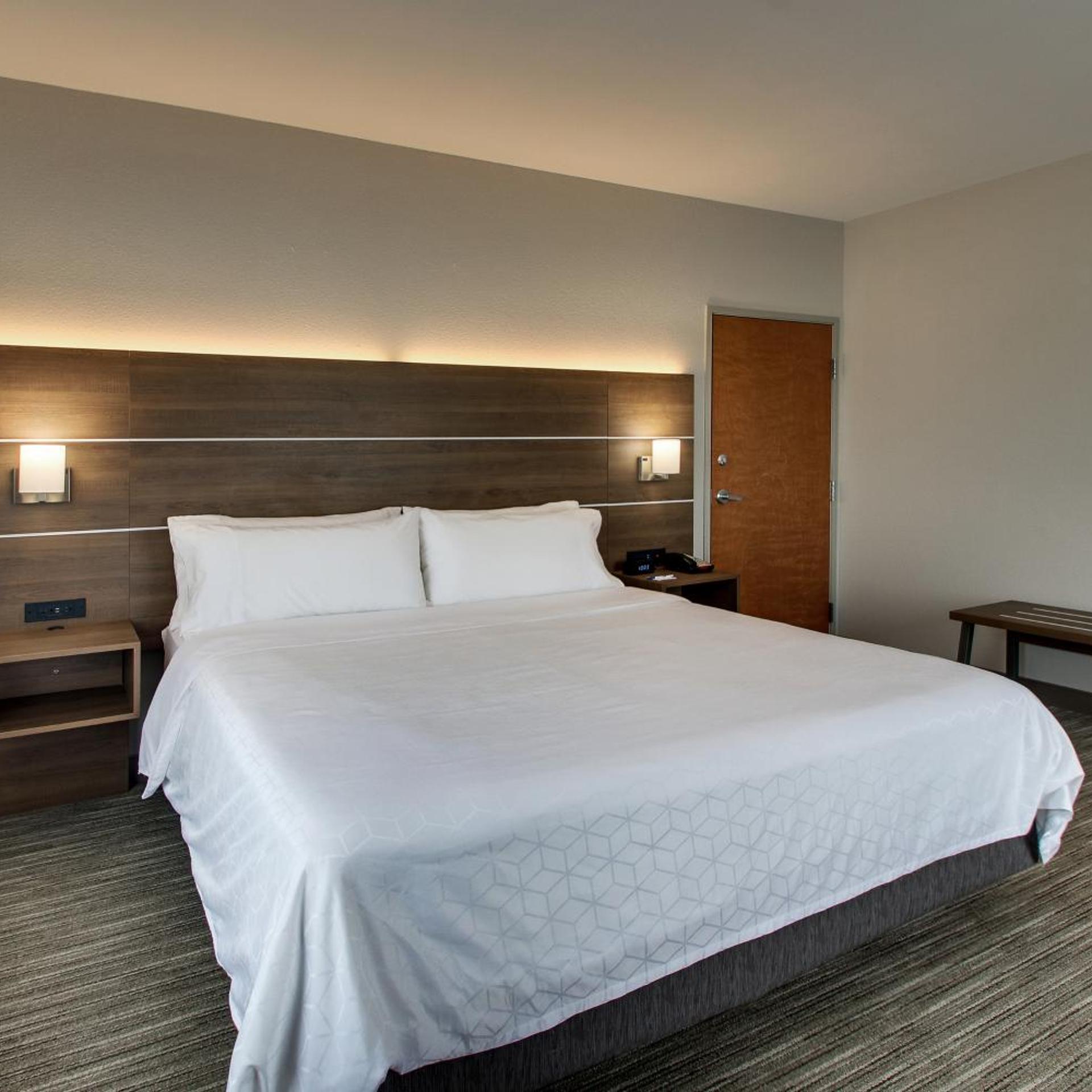 holiday inn express and suites waukegan by ihg