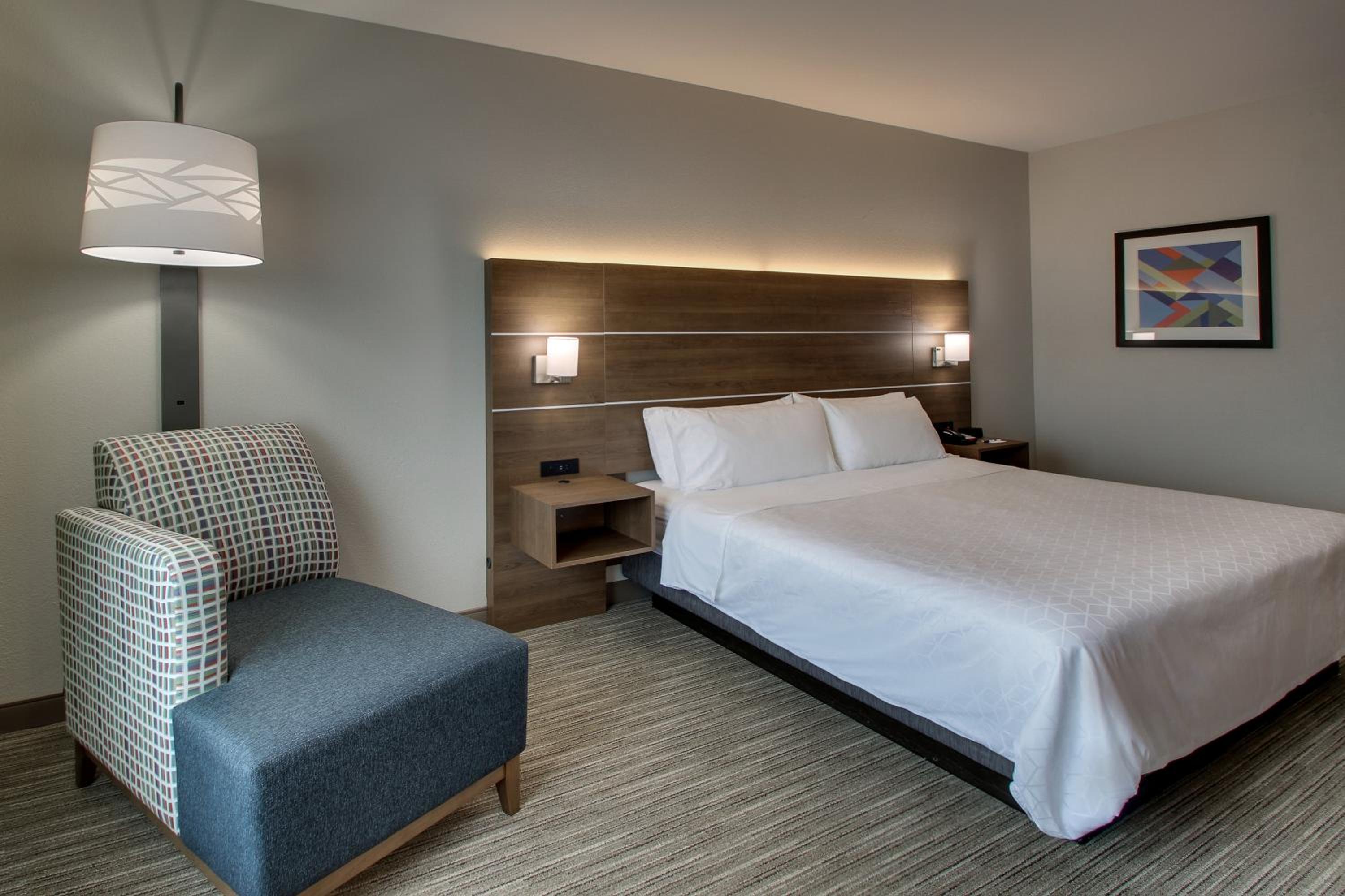 holiday inn express and suites waukegan by ihg